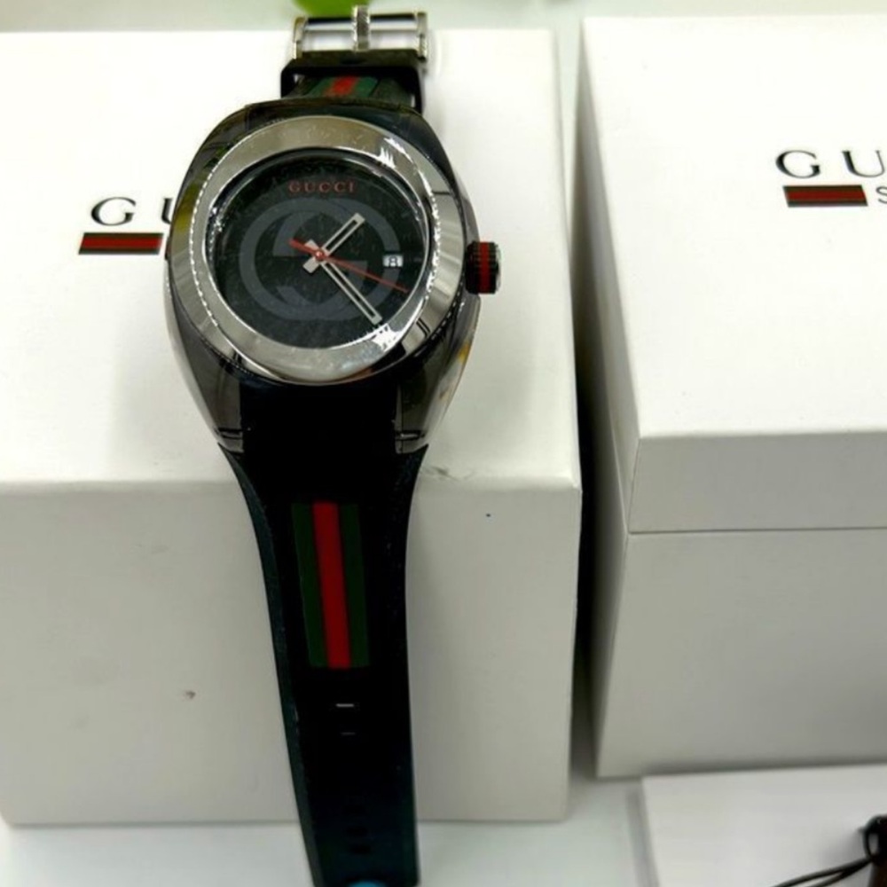 UNISEX GUCCI SYNC QUARTZ WATCH .